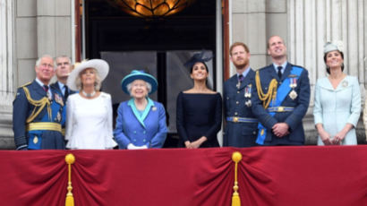 오미크론 우려에…영국 여왕 성탄 전 왕실 가족 오찬 취소