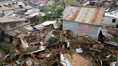 사망자 100명 넘는다, 필리핀 강타한 '시속 259㎞' 태풍 [영상]