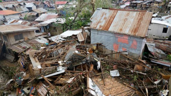 사망자 100명 넘는다, 필리핀 강타한 '시속 259㎞' 태풍 [영상]