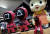 지난달 26일 미국 샌디에이고 코믹콘 특별판 행사장에 설치된 '오징어 게임' 형상 앞에 작품 속 캐릭터를 코스프레한 어린이 방문객이 앉아있다. [AFP=연합뉴스]