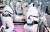6일 코로나19 거점전담병원인 평택 박애병원의 중환자실에서 의료진이 한 환자의 병상을 옮기고 있다. 연합뉴스