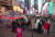 미국이 오미크론의 확산으로 비상인 가운데 지난 20일(현지시간) 뉴욕 맨해튼 타임스스퀘어에 마련된 선별검사소에서 시민들이 코로나19 검사를 받기 위해 줄을 서고 있다. [신화통신] 