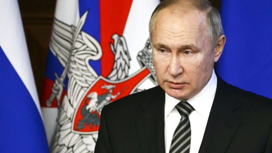 가스관 잠그고 "군사조치" 경고한 푸틴, 기자들 500명 불렀다