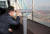 윤석열 국민의힘 대선 후보가 23일 오후 전남 광양시 여수광양항만공사를 방문해 컨테이너부두 시설을 살펴보고 있다. 뉴스1