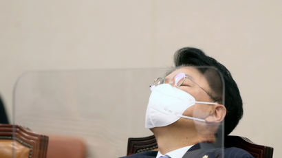 이준석이 콕집어 '윤핵관' 지목한 장제원…"모욕적 인신공격"