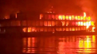 방글라, 수백명 탑승한 여객선 화재로 전소…최소 39명 사망