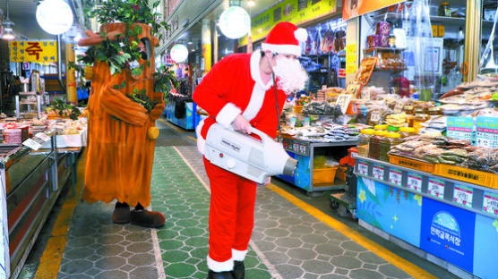 [사진] 크리스마스 산타 선물은 방역