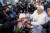 프란치스코 교황이 지난 5일 그리스 레스보스섬에서 난민 아기를 축복하고 있다. EPA=연합뉴스