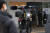 24일 오전 박근혜 전 대통령이 입원해 있는 서울 강남구 삼성서울병원 앞에서 취재진들이 대기하고 있다. 연합뉴스