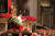 프란치스코 교황이 24일 밤(현지시간) 바티칸 성베드로 대성전에서 거행된 성탄 전야 미사 강론을 하고 있다. 교황은 강론에서 소박하고 겸손한 삶을 강조했다. 연합뉴스