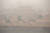 2020년 1월 18일 대기오염 수준이 높은 중국 베이징에서 관광객들이 자금성 벽을 따라 걷고 있다. AP=연합뉴스