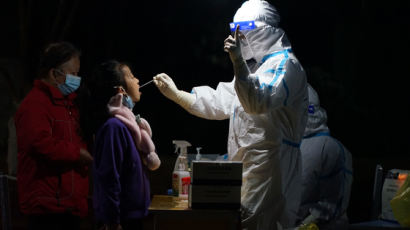 오미크론 첫 보고 과학자 경고 "中 봉쇄정책 더는 소용없다"