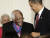 2009년 미국의 버락 오바마 대통령과 만나고 있는 투투 대주교. [AP=연합뉴스]