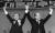1987년 6월 10일 노태우 민정당 대통령 후보(왼쪽)의 손을 들어주고 있는 당시 전두환 대통령. [중앙포토]