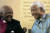 넬슨 만델라 전 남아공 대통령(오른쪽)과 데스몬드 투투 대주교. [AP=연합뉴스]