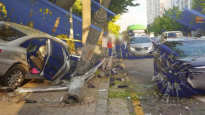 빙판길 2차사고 비극…미끄러진 車 돕던 외국인들 숨졌다