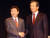 2002년 11월 22일 대선 후보 단일화를 앞두고 당시 노무현 민주당 후보와 정몽준 통합21 후보가 서울 목동 방송회관에서 열린 TV 토론회에 앞서 악수를 하고 있다. 중앙포토