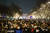 지난달 31일 새해 전야를 맞아 독일 베를린 브란덴부르크 문 근처에 많은 인파가 몰려있다. 독일 정부는 오미크론 변이가 확산하면서 새해 전야제 불꽃놀이를 금지했다. [EPA=연합뉴스]