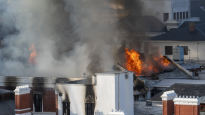 남아공 국회의사당에서 치솟은 불길…건물 붕괴 위험도