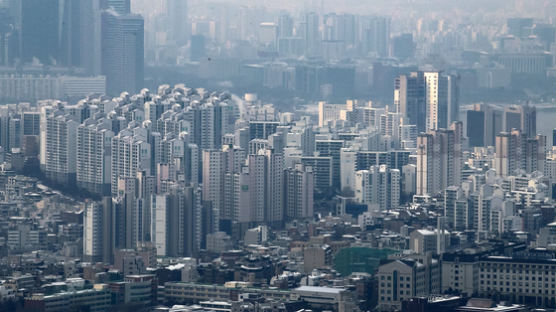 [단독]"역대급 공급했다"더니 서울 20만가구 부족…주택수급 8년 전으로 추락
