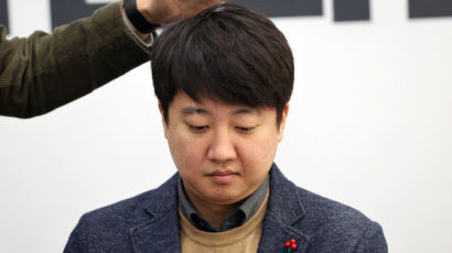 尹선대위 총사퇴 날…이준석 "김종인, 사퇴 의사 없다고 했다"