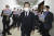 지난해 12월 30일 김진욱 공수처장이 국회 법제사법위원회 전체회의에 출석하기 직전 의원총회 중이던 국민의힘 의원들의 항의를 받고 있다. 김경록 기자