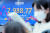 올해 증시 첫 거래일인 3일 서울 중구 하나은행 딜링룸 전광판. 이날 코스피 지수는 전장보다 11.12 포인트(0.37%) 오른 2988.77에 거래를 마쳤다. [연합뉴스]