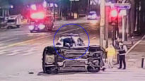 연기 나는 차에 갇힌 운전자…경찰은 망설임없이 창문 깼다