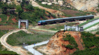 동해선의 마지막 단절구간 착공...북한철도 개량,연결은 난제 