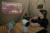 미국 라스베이거스의 컨벤션 센터 삼성전자 전시관에 마련된 포터블 스크린 '더 프리스타일' 체험존에서 삼성전자 모델이 영상을 즐기고 있다. [사진 삼성전자]