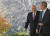 체니 당시 부통령이 2007년 조지 W 부시 대통령과 대화를 나누는, 실제 사진입니다. AP=연합뉴스