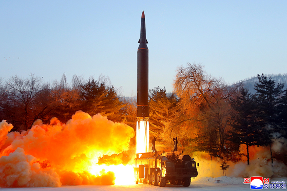 北 미사일에 안보리 긴급회의…한국은 브리핑 자처 “성능 과장”