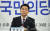 안철수 국민의당 대선 후보가 11일 서울 중구 프레스센터에서 열린 한국기자협회 초청 토론회에서 패널들의 질문에 답변하고 있다. 뉴스1