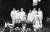 '이름 없는 꽃은 바람에 지고' 1986, 98년 출연진들. 왼쪽부터 박웅ㆍ안숙선ㆍ국수호ㆍ오영수ㆍ김금지ㆍ유인촌ㆍ손봉숙이다. 사진 극단자유