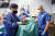 미 메릴랜드 의과대학 의료센터는 지난 7일 8시간에 걸쳐 심장병 말기 시한부 환자에게 유전자 조작 돼지의 심장을 이식하는 수술을 진행했다. [EPA=연합뉴스]〉