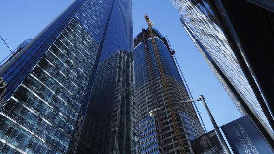 ‘현대판 피사의 사탑’ 美샌프란 58층 아파트, 연 8㎝씩 기울어