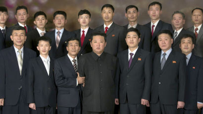 [이 시각] 노동신문 "김정은 극초음속 미사일 시험발사 참관", 김여정도 참석