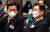 더불어민주당 이재명 대선 후보(오른쪽)와 송영길 대표가 지난달 22일 서울 중구 프레스센터에서 열린 한국여성기자협회 창립 60주년 기념식에 참석해 웃으며 대화하고 있다. 국회사진기자단