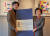 '오징어 게임'을 만든 황동혁 감독(왼쪽)이 서울 삼성동 인터컨티넨탈 서울 코엑스 호텔에서 제18회 한국이미지상 디딤돌상을 받고 있다. 오른쪽은 한국이미지커뮤니케이션연구원(CICI) 최정화 이사장. 사진 CICI
