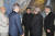 2018년 9월 문재인 대통령(왼쪽 두 번째)과 북한 김정은 국무위원장(가운데)이 평양 옥류관에서 오찬을 가진 후 방북에 동행한 종교 지도자들과 대화하고 있다. 가장 왼쪽이 불교계를 대표해 방북한 원택스님. 평양사진공동취재단