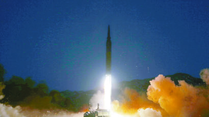[정용수의 평양, 평양사람들] 무더기 미사일 과시로 복잡해진 북한 비핵화 방정식