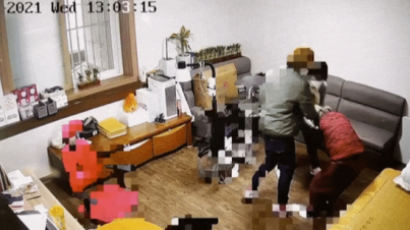 42㎏ 치매 할머니 머리채 잡고 내동댕이…CCTV 속 '충격 장면'