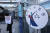전국학부모단체연합 회원들이 14일 서울 서초구 서울행정법원 앞에서 방역패스 도입 집행정지 신청 사건의 심문 결과를 기다리며 1인 시위를 하고 있다. [뉴스1]