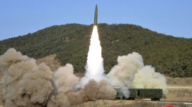 [사진] 북한이 14일 쏜 ‘열차형 탄도미사일’