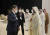 문재인 대통령이 17일(현지시간) 아랍에미리트(UAE) 두바이 엑스포 전시센터에서 열린 아부다비 지속가능성주간 개막식 및 자이드상 시상식에 앞서 무함마드 빈 라시드 알막툼 UAE 총리 겸 두바이 군주와 인사하고 있다. 연합뉴스