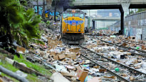 [사진] 21세기 열차강도 … 택배 수만 개 털었다