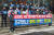 CJ대한통운택배대리점연합 회원들과 택배 기사들이 19일 오전 서울 중구 CJ대한통운 본사 앞에서 기자회견을 열고 택배노조 총파업 철회를 촉구하고 있다. 뉴시스