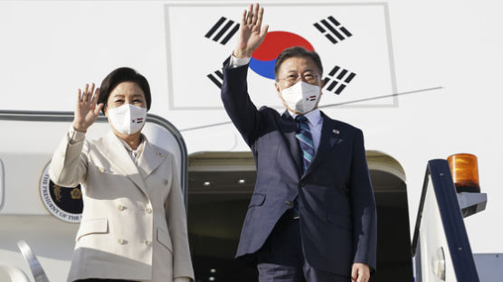 순방 마친 文 대통령 "대한민국 상승된 국격, 모두 국민들 덕분"