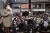 이재명 더불어민주당 대선후보가 23일 오전 경기도 수원 매산로 테마거리에서 지지를 호소하고 있다. [국회사진기자단]