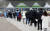 24일 오후 광주시청 광장에 마련된 임시선별검사소에서 코로나19 검사를 받으려는 시민들이 길게 줄 서 있다. 연합뉴스